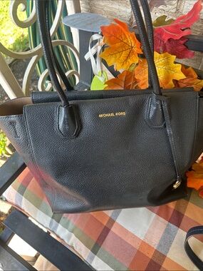 EUC Michael Kors Black Pebbled Leather Tote with Gold Logo